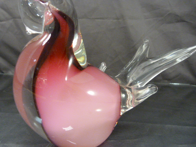 A Pink and Clear glass seated dove, marked to side of base but indistinct (possibly murano). - Image 6 of 7