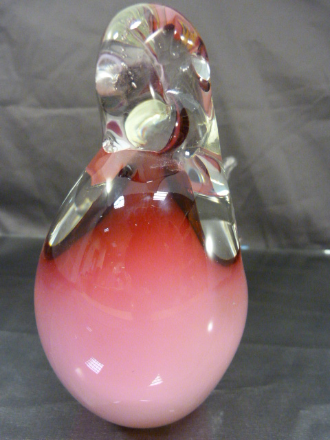 A Pink and Clear glass seated dove, marked to side of base but indistinct (possibly murano). - Image 5 of 7