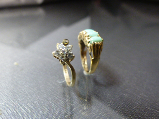 2 Rings - (1) 9ct Gold 5 stone Turquoise ring A/F approx UK - L and USA - 5.5. (2) 9ct CZ Daisy - Image 2 of 6