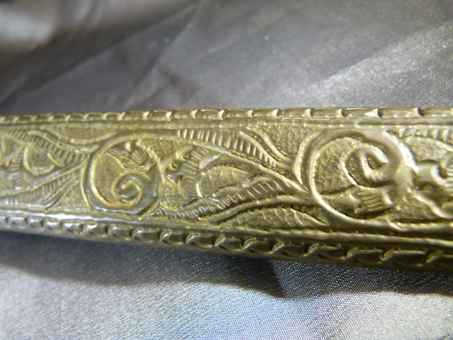 Kris Dagger - Possible early Sumatra Knife with wavy iron blade. Leading to a silver coloured - Image 4 of 36