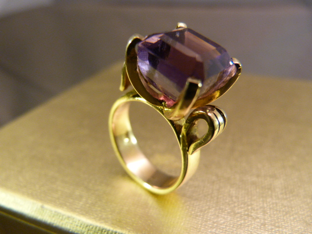 14K Gold contemporary 1970's design Amethyst Ring. The approx 7.5carat Amethyst measures approx 11mm