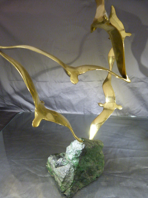 Unusual figure group of Brass Seagulls on a dark Rock by Thomas Blakemore Ltd - Image 3 of 7