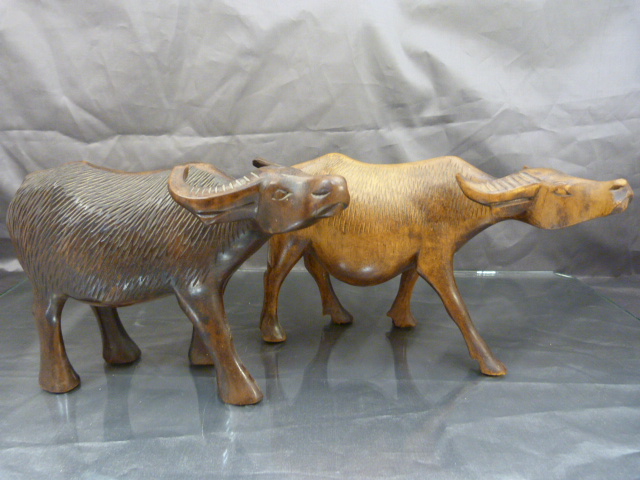 Carved African Hardwood - To include two carved water Buffalo one bearing label Mabuhay Treasure - Image 10 of 14