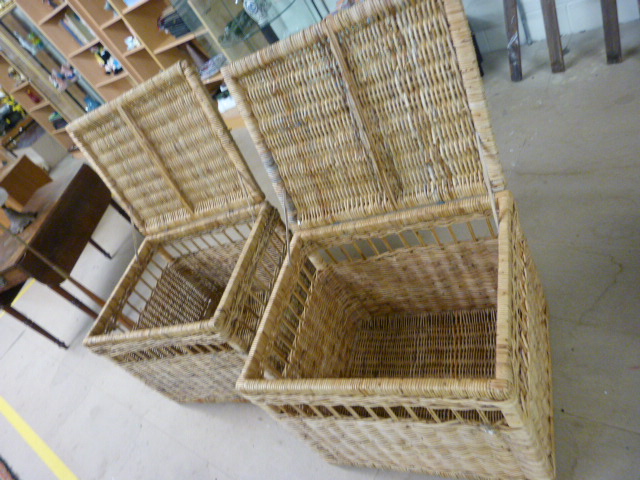 Two large wicker linen baskets - Image 2 of 4