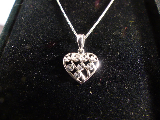 Platinum filigree heart shaped pendant approx 10.67mm wide x 16mm including the bale. Hung from a - Image 2 of 2