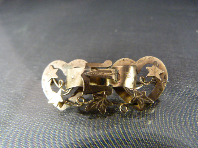 9ct Rose Gold Victorian Brooch formed of a Central Buckle linking two hearts and with stylised Ivy - Image 4 of 8