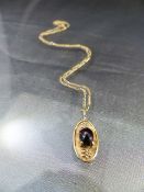 Vintage 9ct Gold approx 19.6mm (excluding bale) x11.4mm Garnet Pendant. The Cabachon Garnet measures