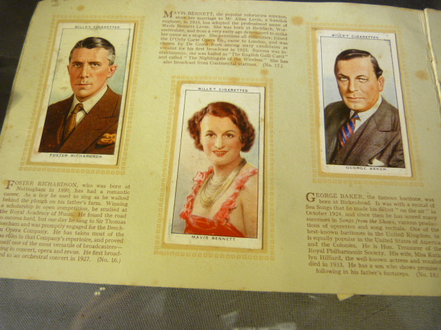 Small collection of cigarette cards. - Image 38 of 68