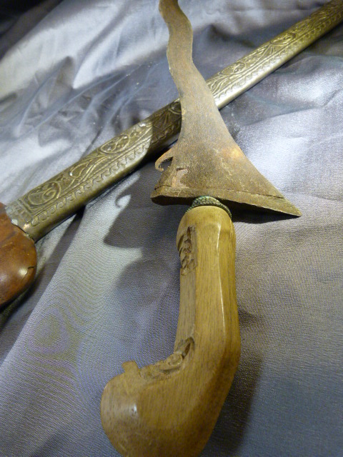 Kris Dagger - Possible early Sumatra Knife with wavy iron blade. Leading to a silver coloured - Image 28 of 36