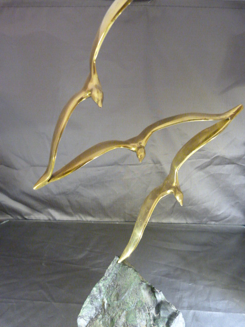 Unusual figure group of Brass Seagulls on a dark Rock by Thomas Blakemore Ltd - Image 5 of 7