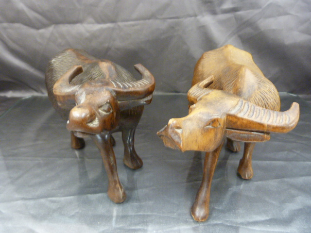Carved African Hardwood - To include two carved water Buffalo one bearing label Mabuhay Treasure - Image 11 of 14