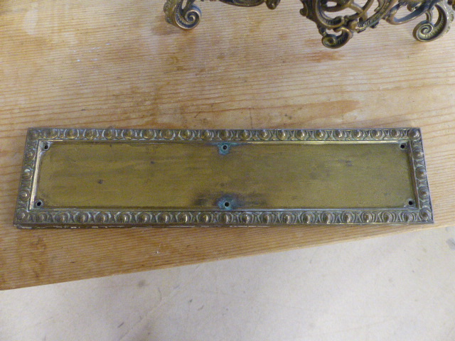 Unusual brass bookstand decorated with scrolls and flowers along with two similar door plates - Image 6 of 6
