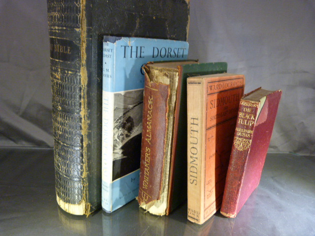 Lovely collection of vintage books to include 'The Bible', Signed copy of Mr Pettigrew's Train by