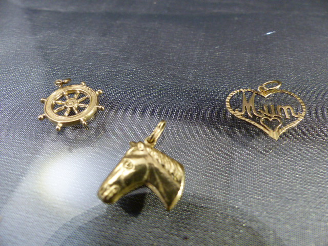Three Gold Charms - (1) Ships wheel approx 4.8mm in diameter plus full 375 Birmingham hallmarks. (2) - Image 4 of 4