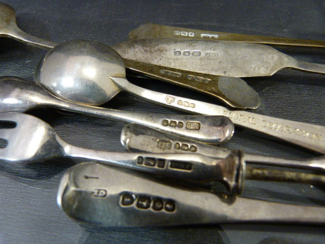 Collection of hallmarked silver items to include various spoons, napkin rings etc. Total weight - Image 4 of 9