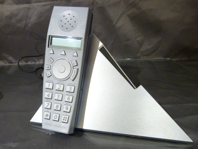 A Bang and Olufsen cordless phone of Geometric form. With original manual. - Image 5 of 8