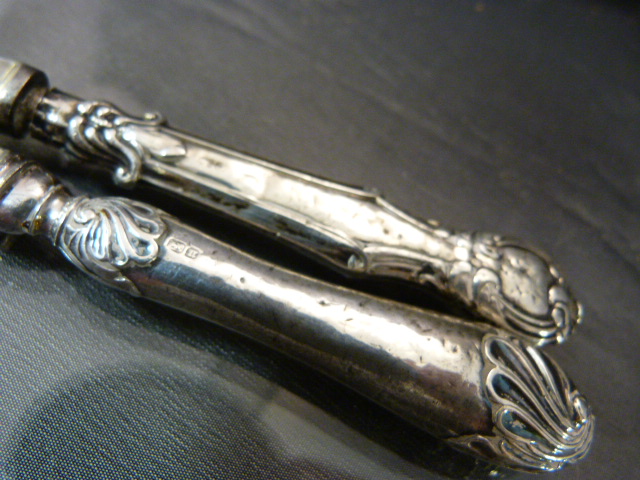 Mixed lot silver to include a Souvenir Spoon by Cashmore & Co, Birmingham, Silver handled bread - Image 8 of 10