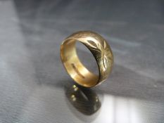 9ct Gold ladies ring with all over floral design. Total weight approx. 4g