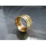 9ct Gold ring with three ring circular pattern. Total weight approx. 7.6g