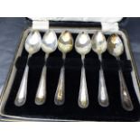 Cased set of six hallmarked silver teaspoons by Viners of Sheffield Approx Weight 73.7g