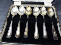 Cased set of six hallmarked silver teaspoons by Viners of Sheffield Approx Weight 73.7g