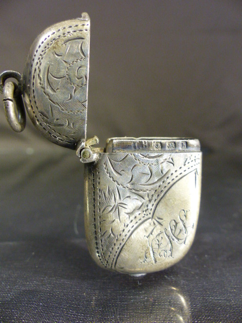 Hallmarked silver Vesta Case with engraved all over Acanthus leaf decoration, match striker to - Image 2 of 4