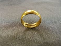 Gold 22ct ladies wedding band total weight approx 5.6g