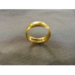 Gold 22ct ladies wedding band total weight approx 5.6g