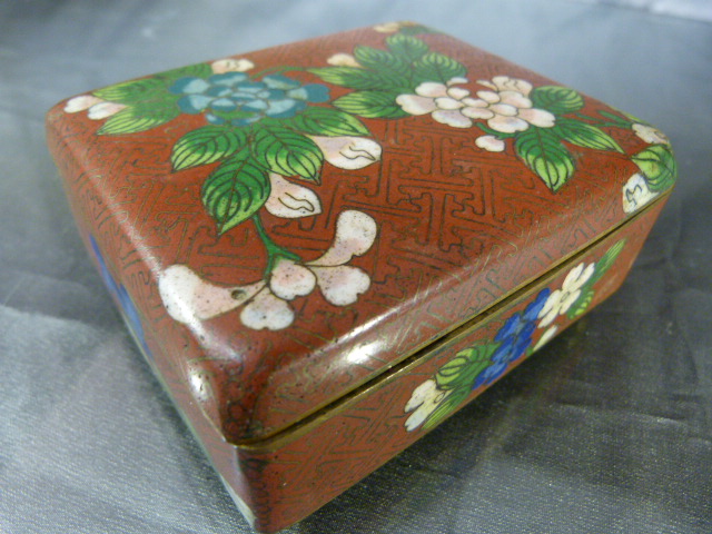 Antique cloisonne box on Red Ground decorated with pink scroll flowers. Turquoise ground inside on - Image 6 of 6