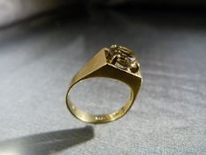 Vintage (Birmingham 1976) 9ct Gold approx 7.8mm diameter Solitaire pale Lemon Citrine Dress Ring.