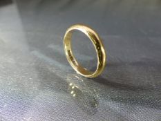 9ct Gold Wedding band Approx weight - 2.9g