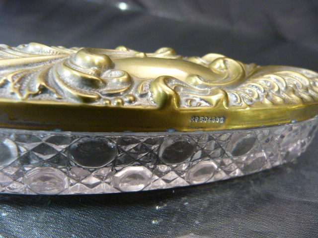 Mixed lot silver to include a Souvenir Spoon by Cashmore & Co, Birmingham, Silver handled bread - Image 4 of 10