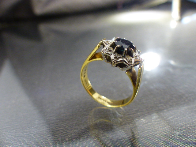 18ct Gold (Sheffield 1977) Sapphire and Diamond Cluster ring. Size approx UK - O and USA - 7 - Image 3 of 5