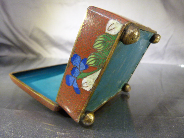 Antique cloisonne box on Red Ground decorated with pink scroll flowers. Turquoise ground inside on - Image 5 of 6