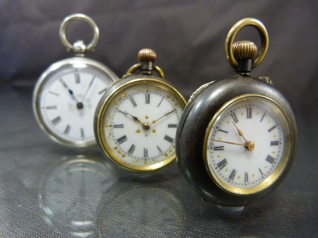 Three working silver pocket watches (2 of which the backs won't open). 1 hallmarked 800. Total