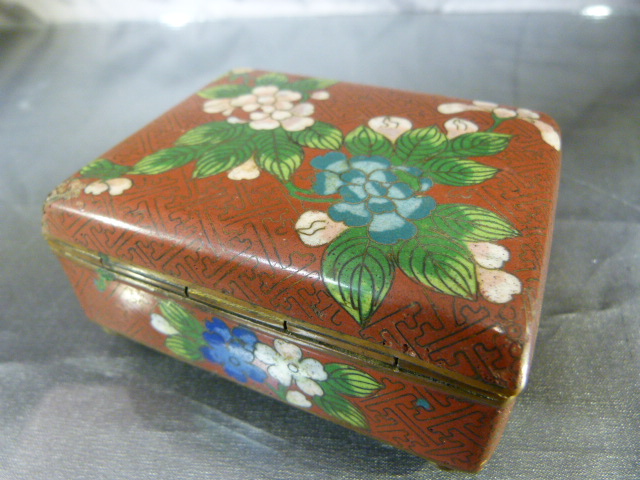 Antique cloisonne box on Red Ground decorated with pink scroll flowers. Turquoise ground inside on - Image 2 of 6