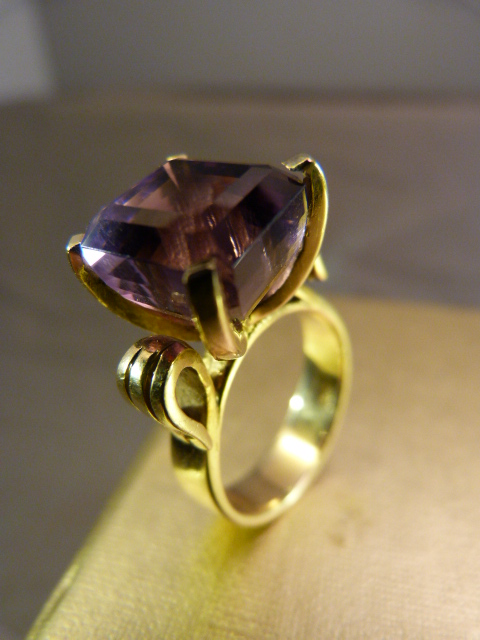 14K Gold contemporary 1970's design Amethyst Ring. The approx 7.5carat Amethyst measures approx 11mm - Image 4 of 6