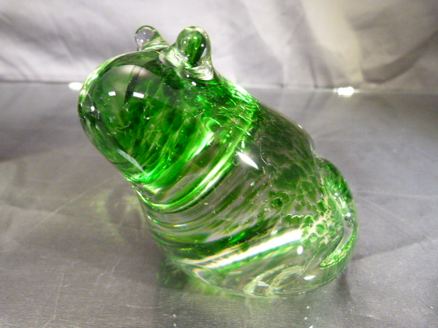 WEDGWOOD GLASSWARE - to include two coloured frogs and a Wedgwood glass duck - Image 3 of 6
