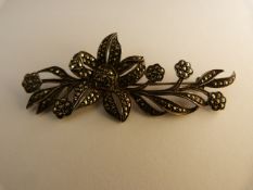 Silver Marcasite floral spray brooch approx 75.5mm x 32.5mm at the widest part