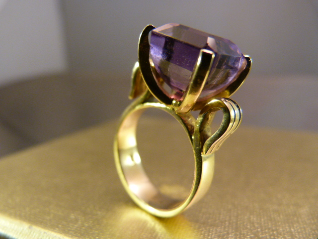 14K Gold contemporary 1970's design Amethyst Ring. The approx 7.5carat Amethyst measures approx 11mm - Image 2 of 6