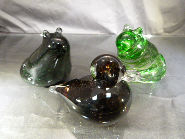 WEDGWOOD GLASSWARE - to include two coloured frogs and a Wedgwood glass duck