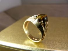 Gent's Contemporary Ring (Makers Mark TAD, Birmingham 1973) in 9ct Gold Set with an oval cabachon