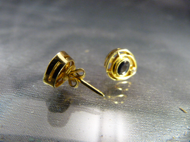 Pair of 18ct Gold earrings set with a single sapphire and Diamond - - Image 3 of 3