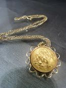 1914 Half Sovereign in 9ct mount and with 9ct Chain. Total weight 9.3g