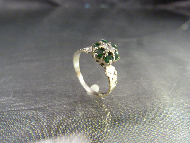 18ct White gold engagement ring with central diamond surround by six emeralds - Image 5 of 6