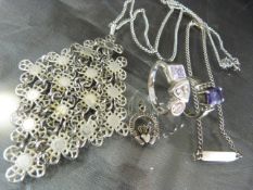 Small collection of silver consisting of 2 rings, pendant, bracelet and one other necklace etc