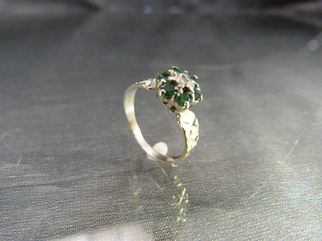 18ct White gold engagement ring with central diamond surround by six emeralds - Image 2 of 6