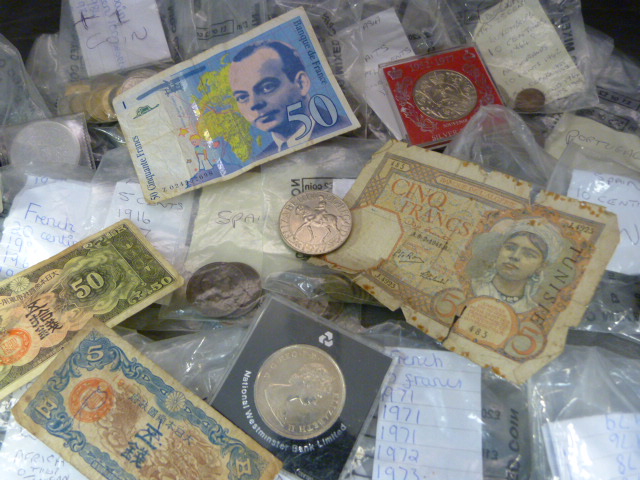 Box containing a quantity of coins - Image 5 of 5