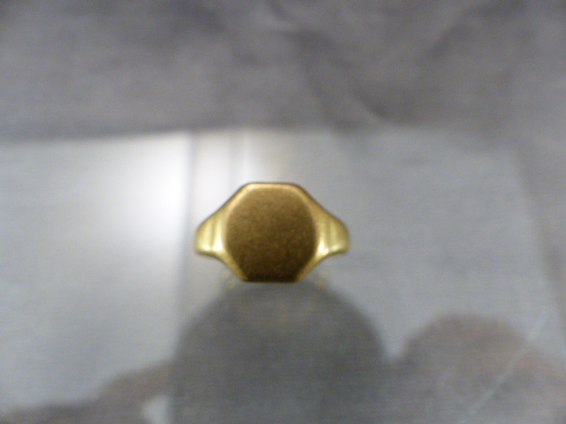 9ct Gold Signet ring 3.8g - Image 2 of 2