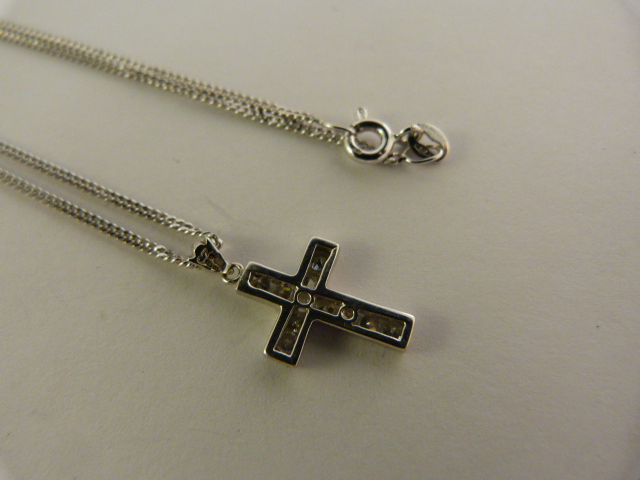 9ct White Gold (CZ Set) cross and chain approx 15mm x 11.5mm across - Image 2 of 2